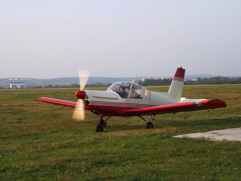 Самолет Zlin 42