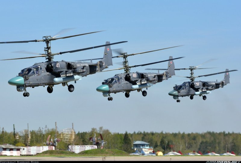 Ка-52 Аллигатор сбоку