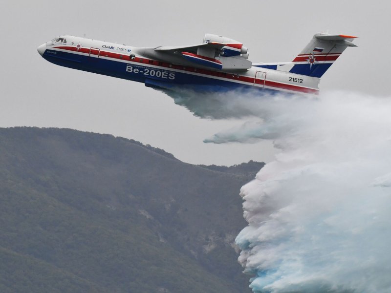 Самолет бе-200 МЧС
