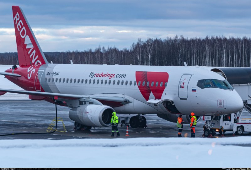 Рейс WZ-4323, Sukhoi Superjet 100-95