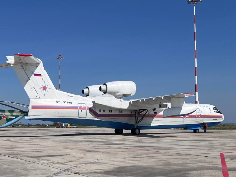 Самолет бе-200 МЧС