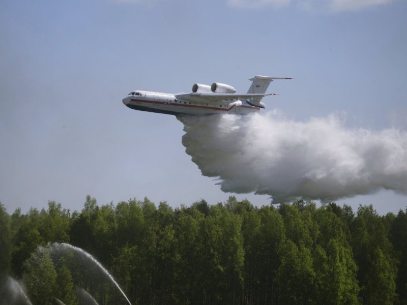 Самолет для тушения пожаров бе-200
