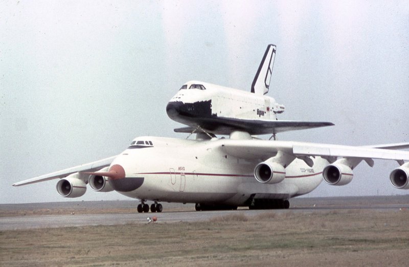 АН-225 С Бураном