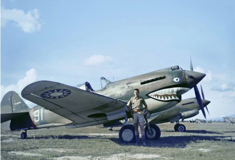 Самолет Curtiss p-40b Tomahawk