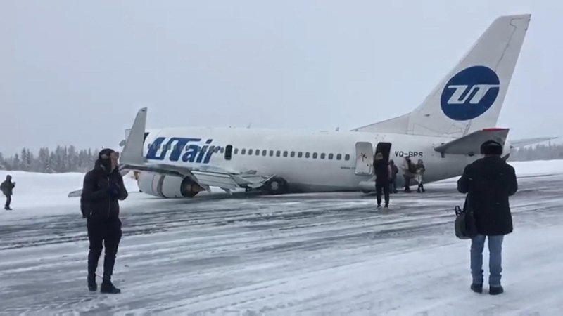 В России в Усинске "на брюхо" приземлился самолет Boeing 737