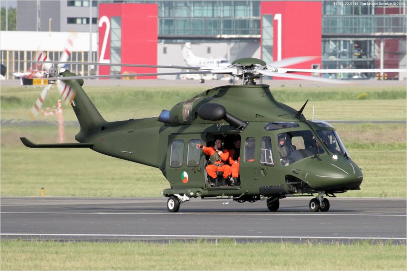 Военный вертолет aw139