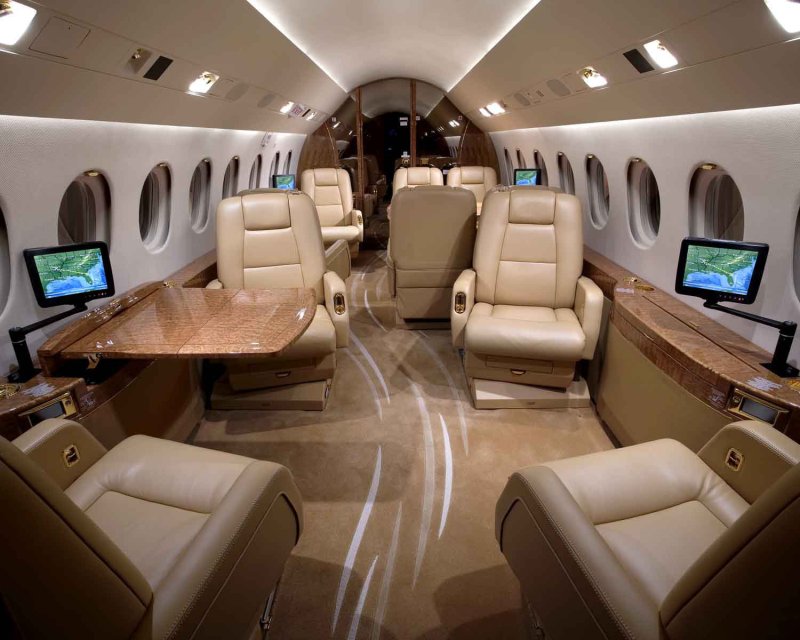 Бизнес-Джет Falcon 2000,