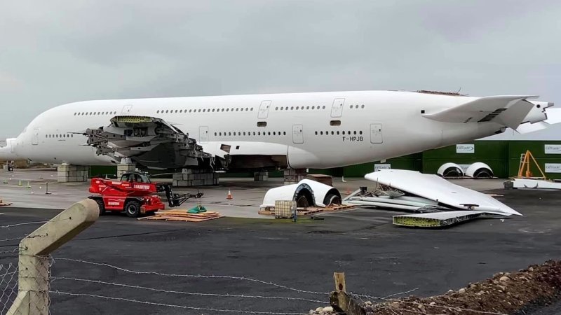 Самолет Airbus a 380 SUPERJUMBO get