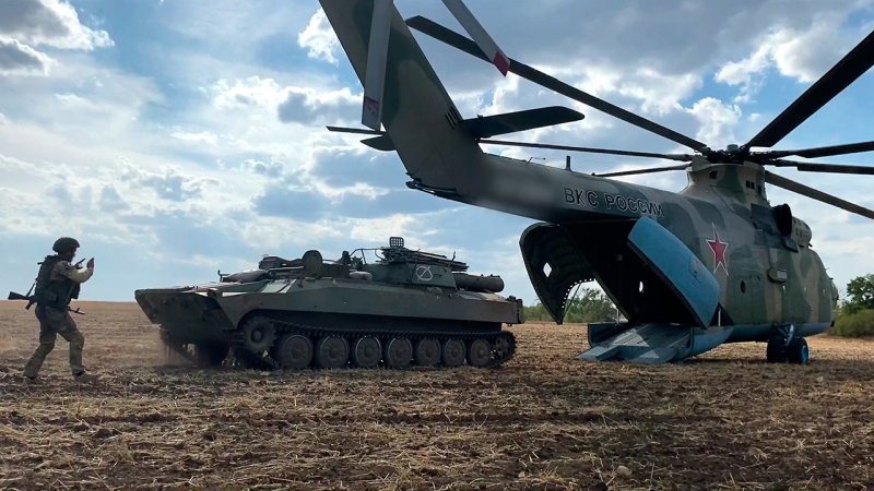 Военный вертолет