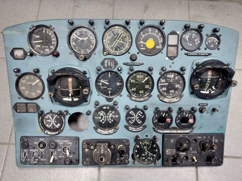 Приборная панель вертолета ми-2