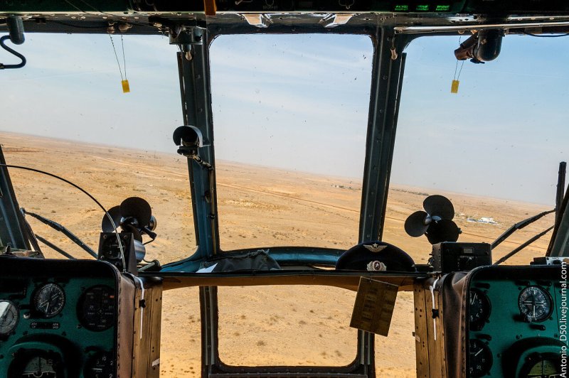 Кабина вертолета ми-8