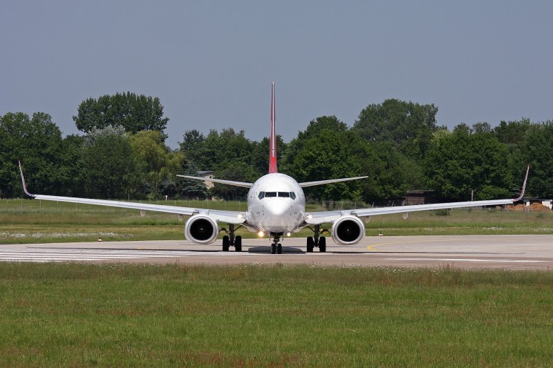 Boeing 737-800 вид спереди