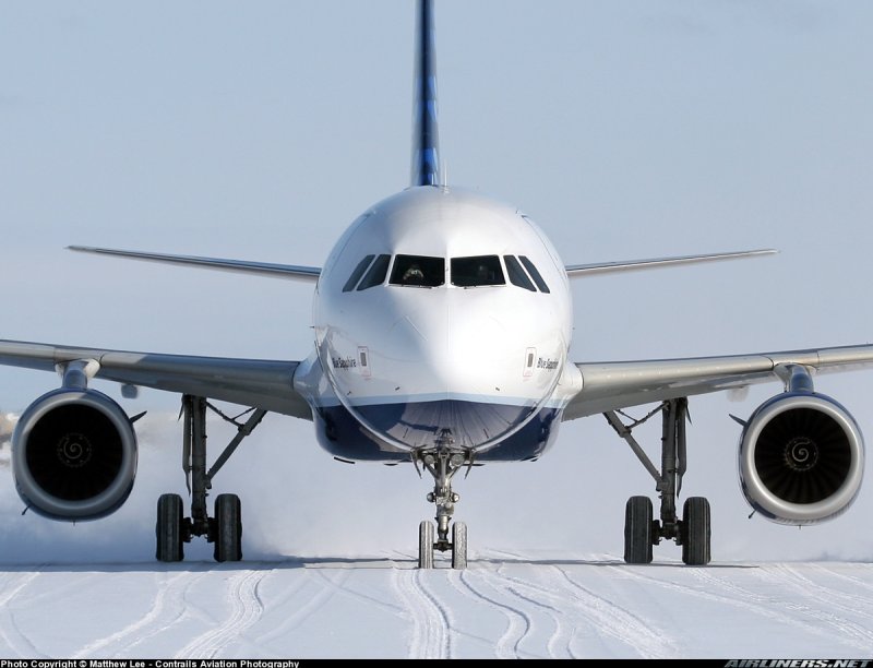 Airbus a320 спереди