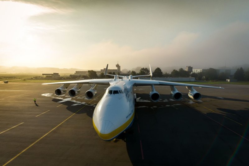 Самый большой самолет Антонов АН-225