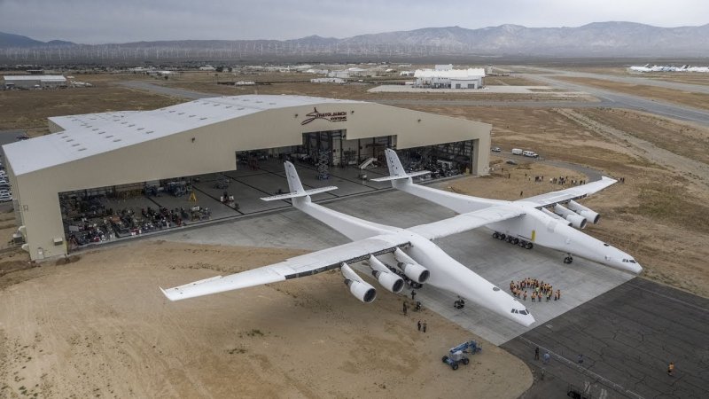 Самый большой самолет в мире Stratolaunch