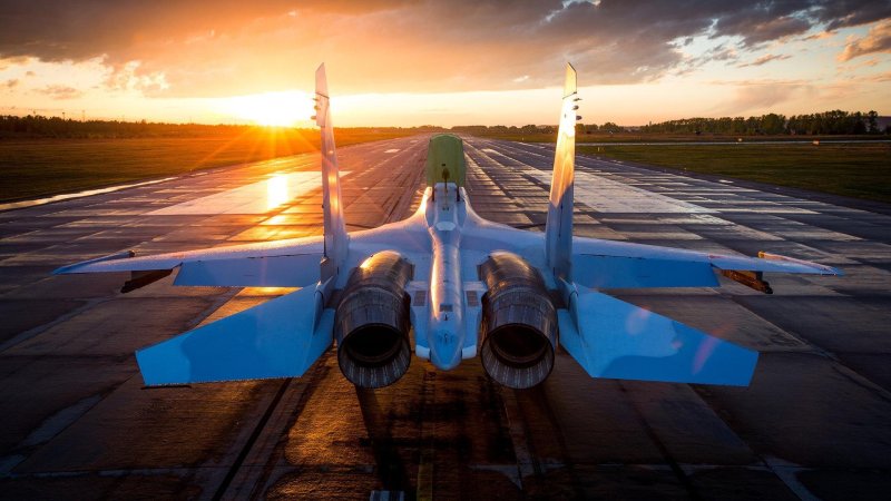 Су-27 ВКС России взлетает