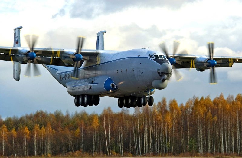 Транспортный самолет АН 22 Антей