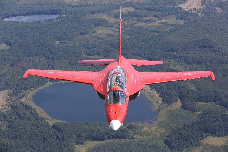 Красный самолет