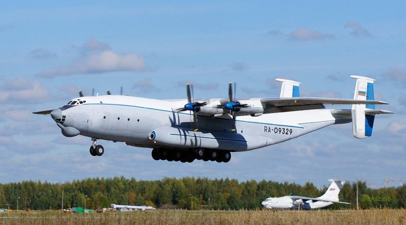 Транспортный самолет АН 22 Антей