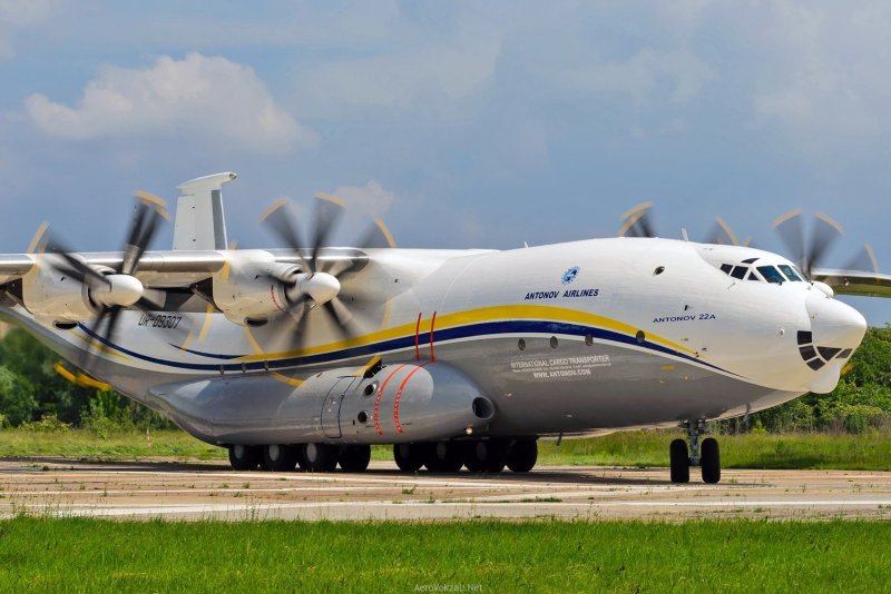 АН 22 Антонов Эйрлайнс