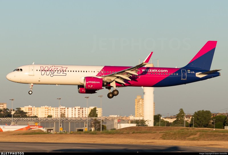Аэрбас а 321 против Боинг 737 800