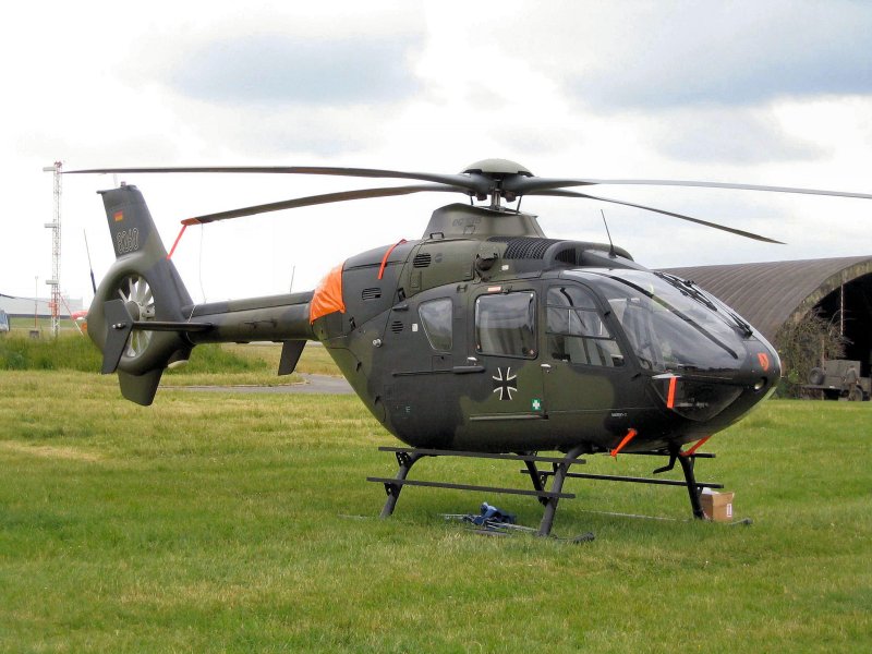 ЕС-135 вертолет