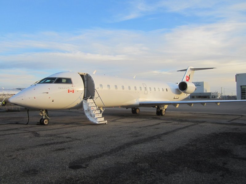 Canadair CRJ 200 самолет