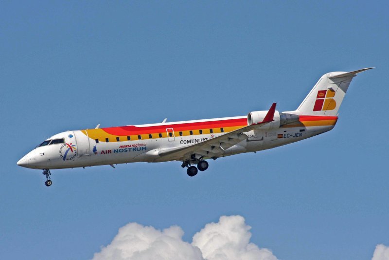 Митсубиси CRJ 200er