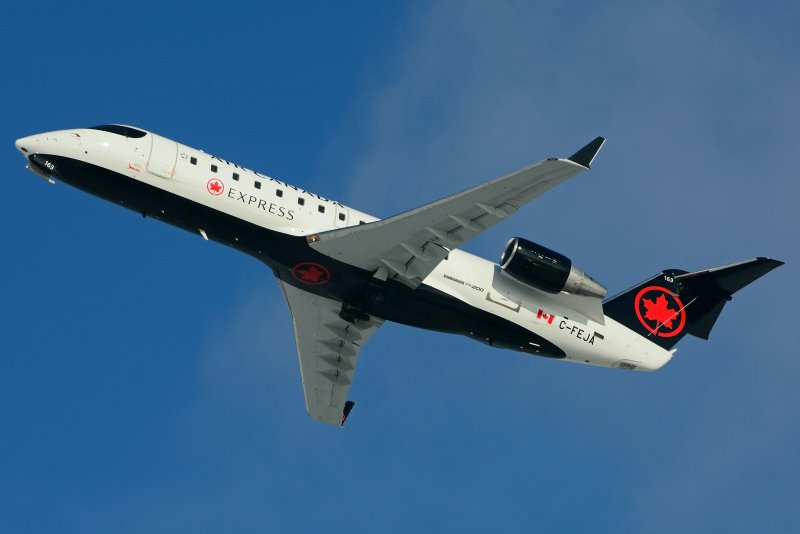 Канадэйр самолет CRJ 200