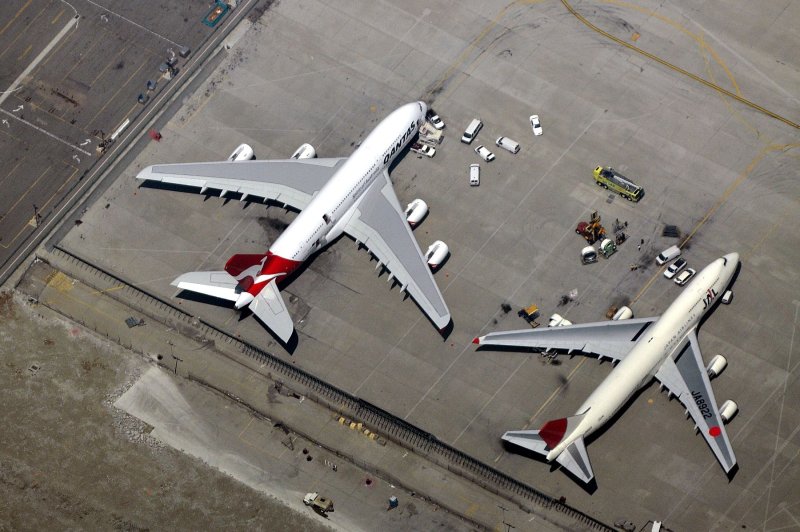 Боинг 747 vs Аэробус а380