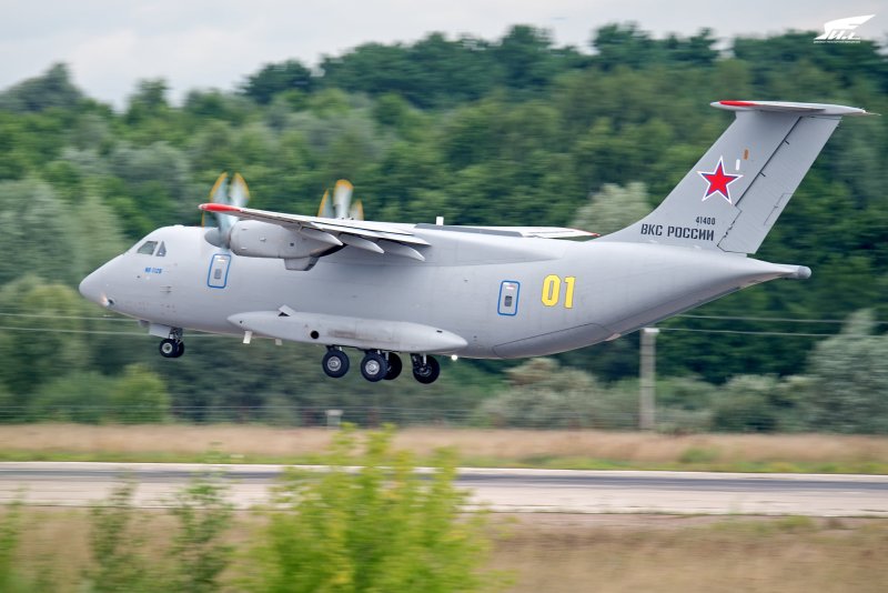 Ил-112в военно-транспортный самолёт