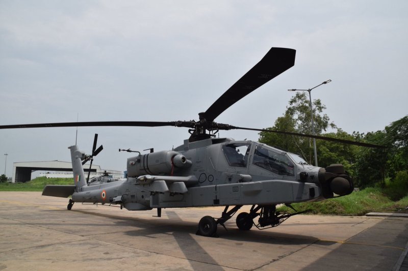 Боевых вертолета Ah-64e Apache Guardian