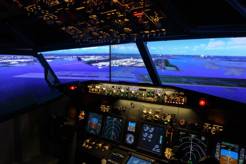 Кабина самолета Боинг 737 800