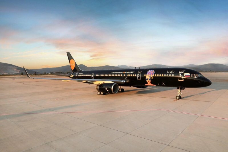 Lujo Black Jet самолет