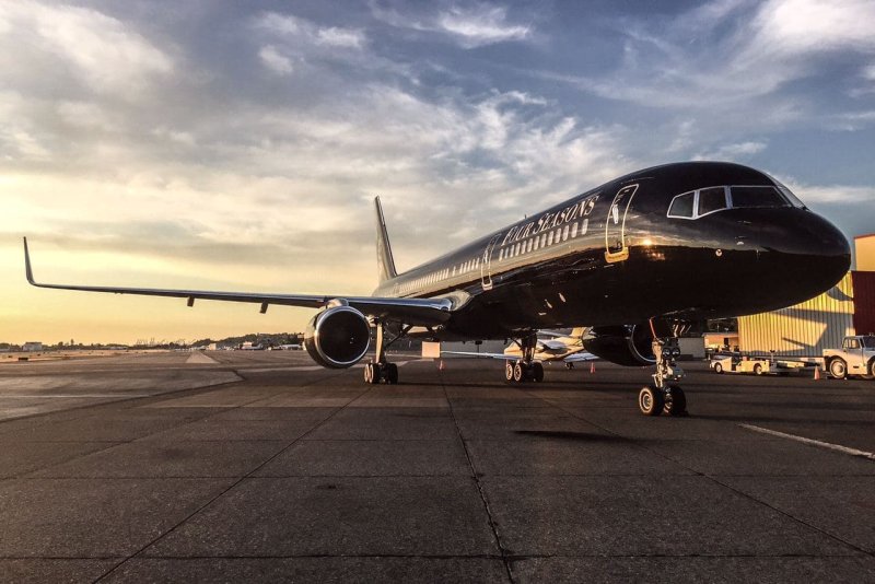 Lujo Black Jet самолет