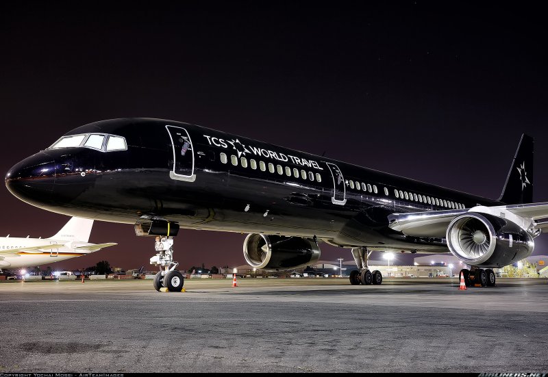 TCS World Travel самолет