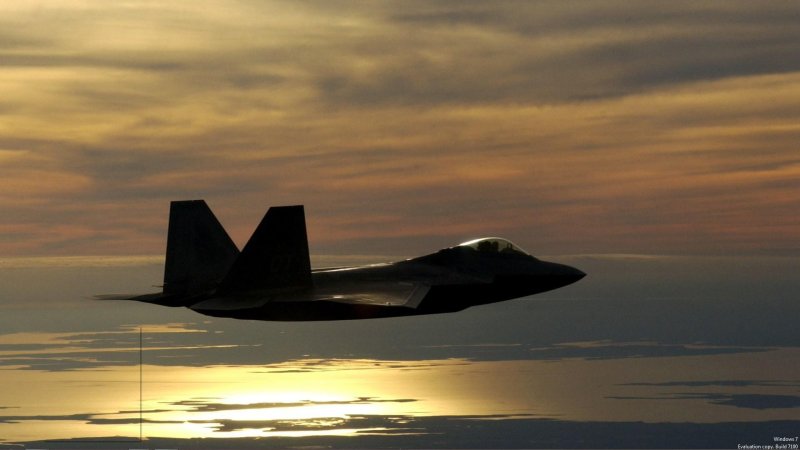 F 22 Raptor на закате
