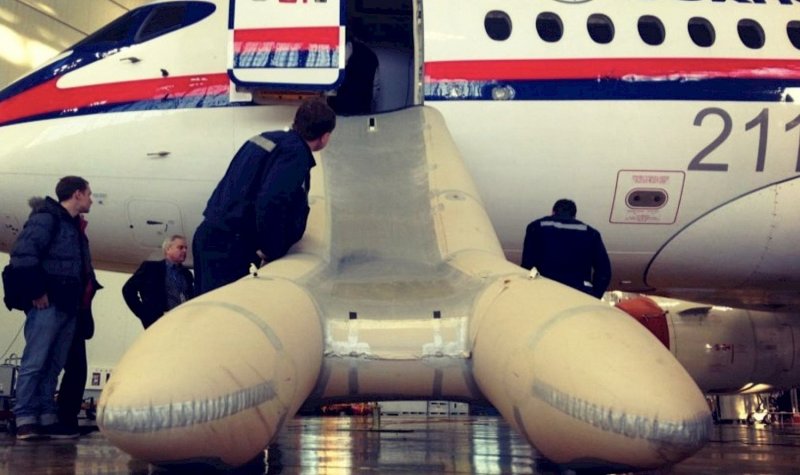 Надувной трап ту-154
