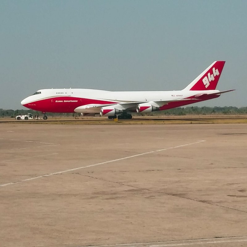 Самолет 747 Global Supertanker