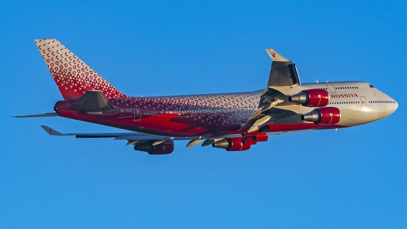 B 747 ei-XLM