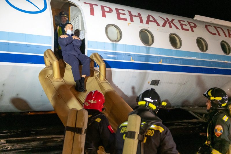 Самолет из экипажа