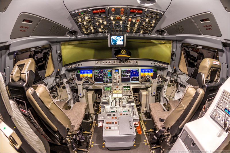 Embraer 190 кабина