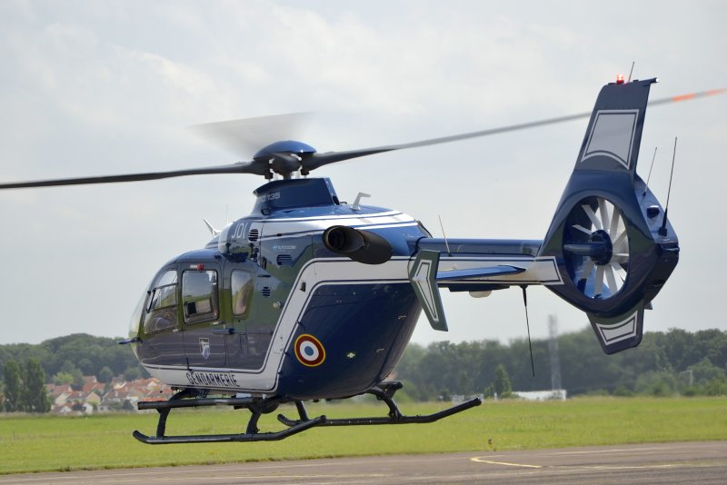 Ec135 вертолет