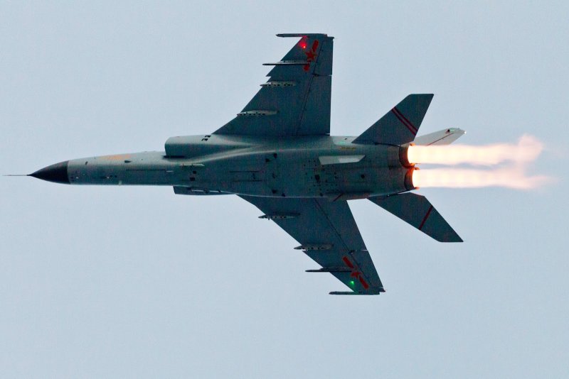 Истребитель-бомбардировщик FBC-1