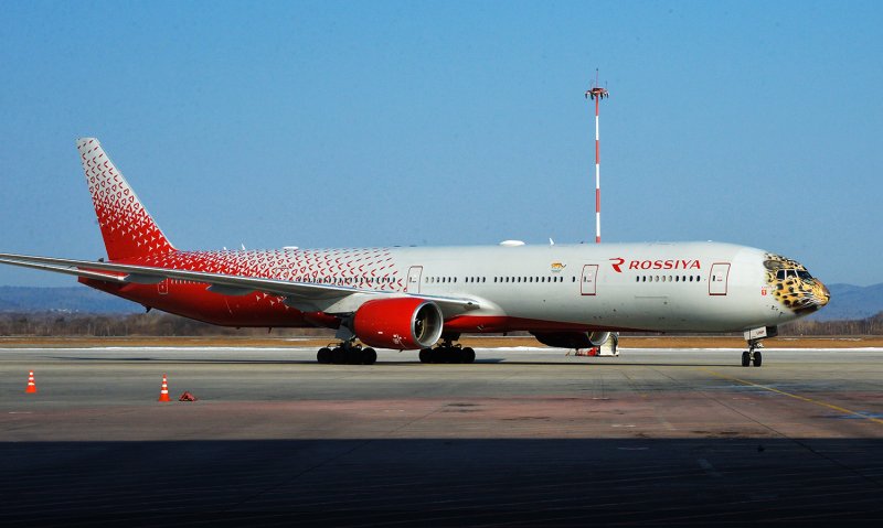 Самолет авиакомпании Россия Боинг 777-300