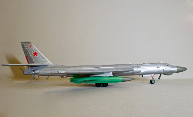 Trumpeter ту-16 к10