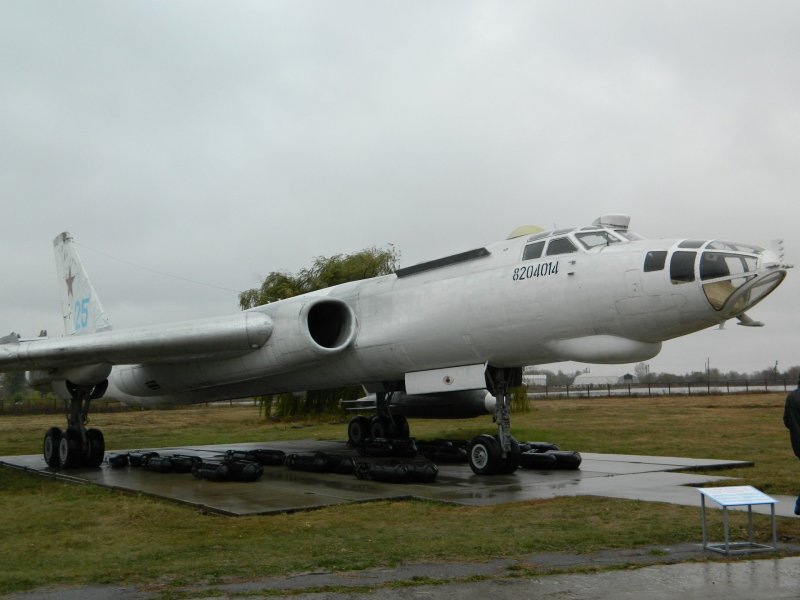 Бомбардировщик реактивный ту-16