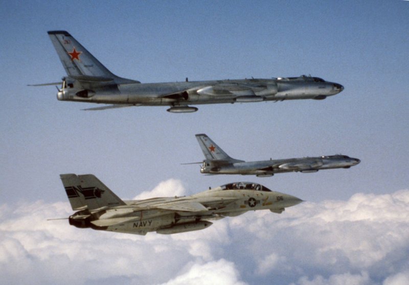 Ту-16 бомбардировщик