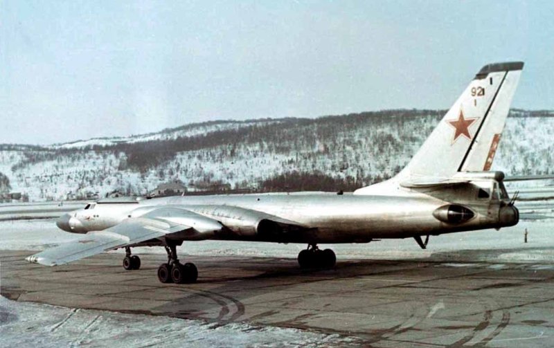 Ту-16 бомбардировщик