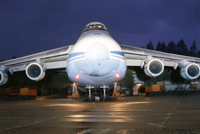 Транспортный самолет слон и АН 124